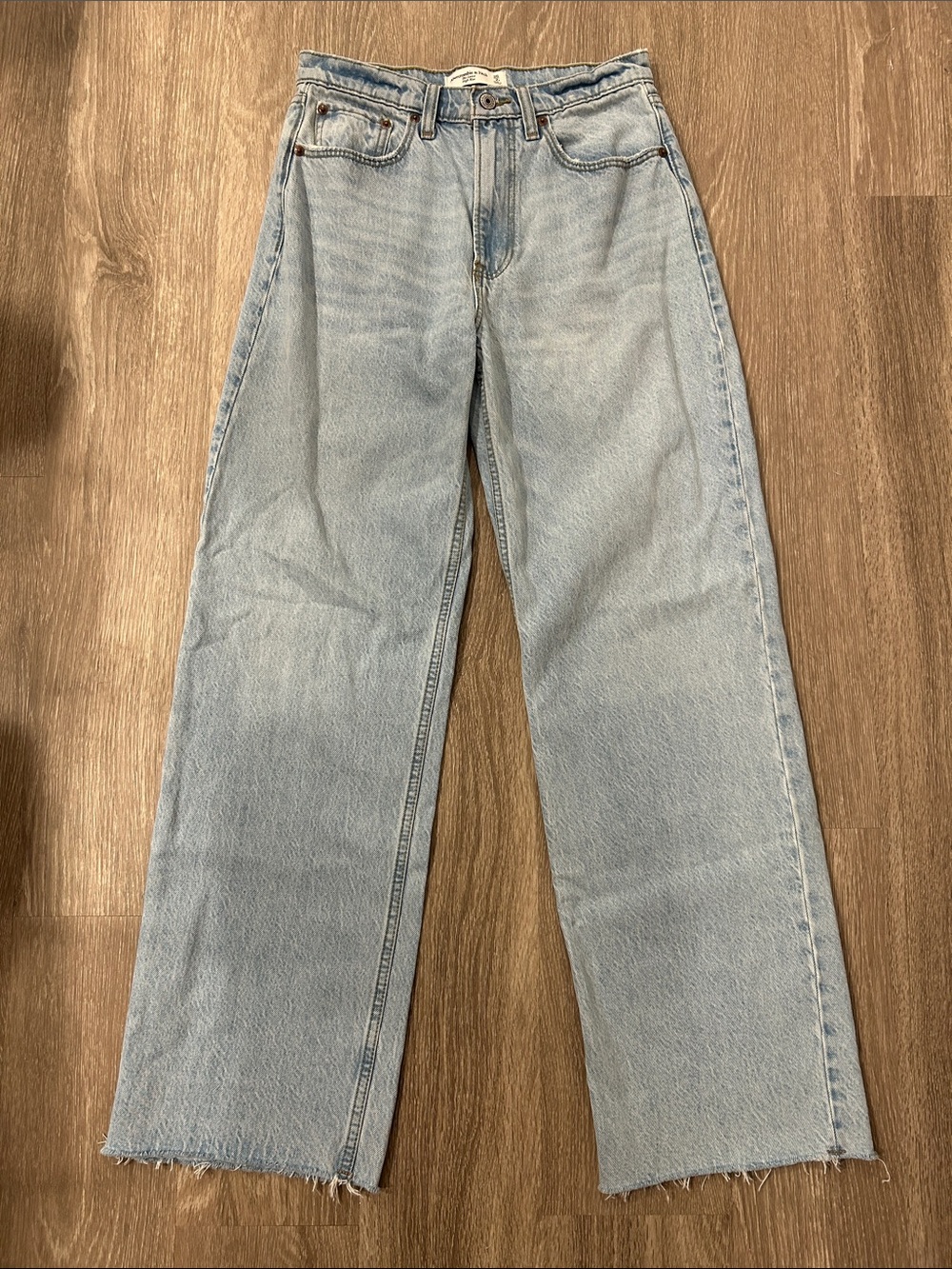 Abercrombie & Fitch - The Loose High Rise Jeans